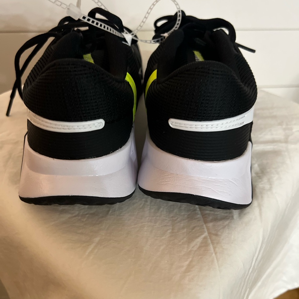 Women’s Nike GP Challenge Air Zoom (NWOT) - Picture 3 of 5